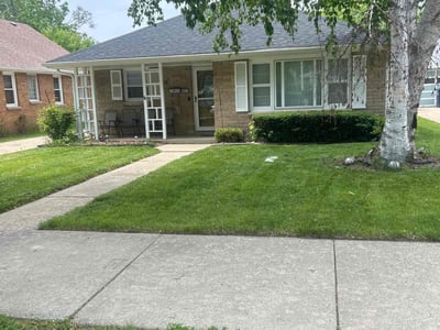 Lawn care service in Milwaukee, 53218
