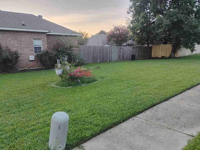 Lawn care service in Clinton, 39056