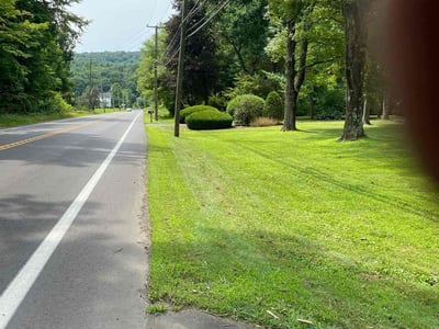 Lawn care service in Suffield, 06093