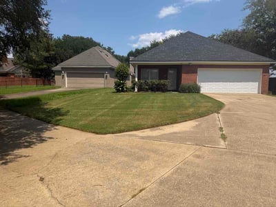 Lawn care service in Montgomery, 36117