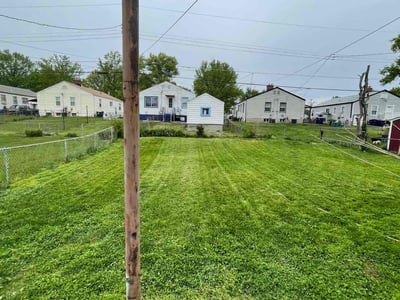 Lawn care service in Saint Ann, 63074