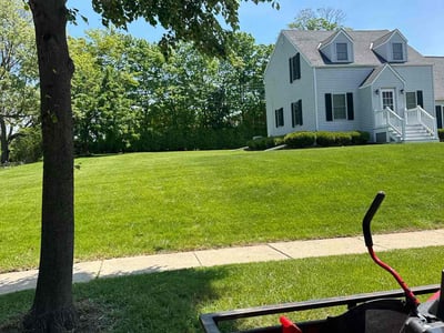Lawn care service in Milwaukee, 53227