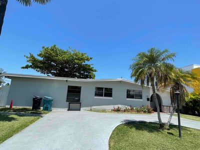 Lawn care service in Miami, 33183
