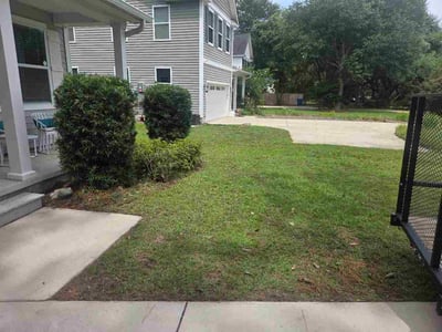 Lawn care service in Charleston, 29412