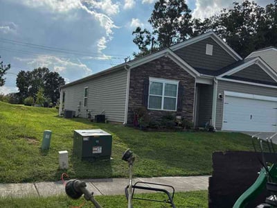 Lawn care service in Charlotte, 28269