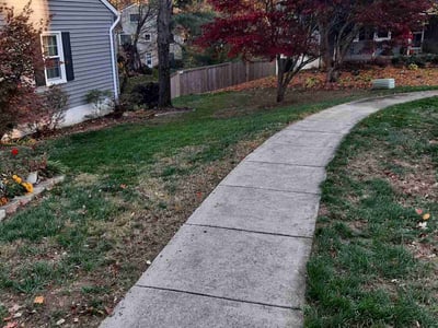 Lawn care service in Montclair, 22025