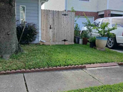Lawn care service in Houston, 77032