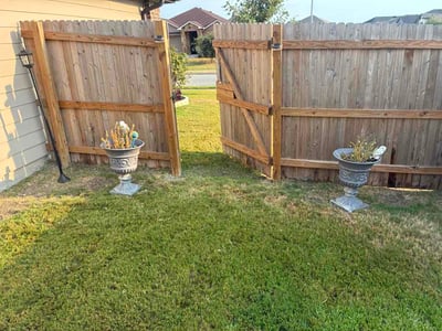 Lawn care service in Taylor, 76574