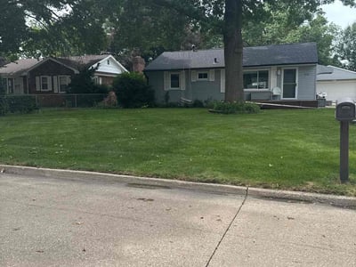 Lawn care service in Des Moines, 50321