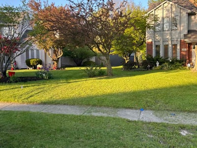 Lawn care service in Toledo, 43615