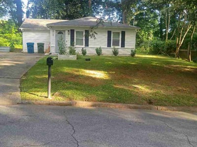 Lawn care service in Atlanta, 30315