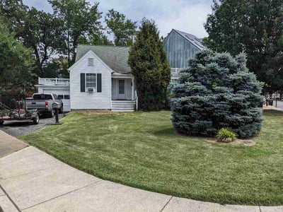 Lawn care service in Arlington, 22201