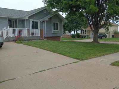 Lawn care service in La Vista, 68128