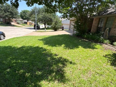 Lawn care service in Fort Worth, 76123