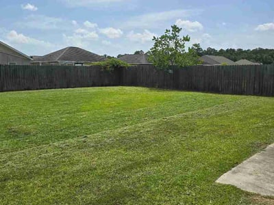 Lawn care service in Gulfport, 39503