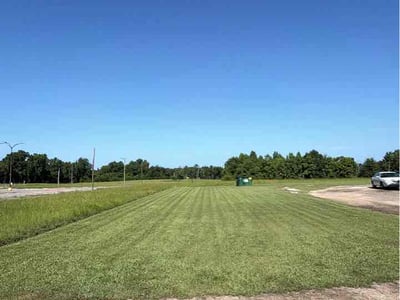 Lawn care service in Hartford, 36344