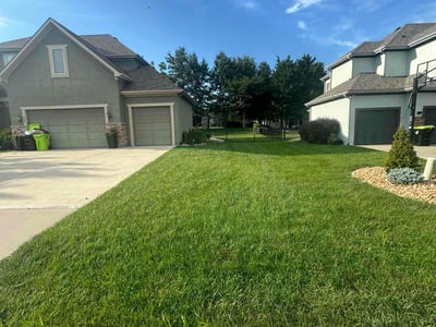 Lawn care service in Lee's Summit, 64064