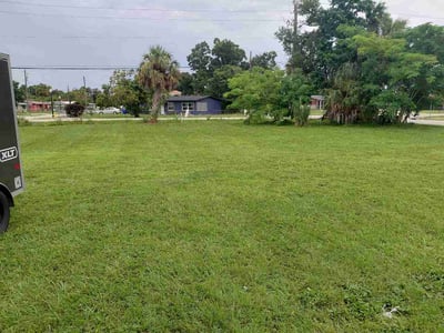 Lawn care service in Fort Myers, 33916