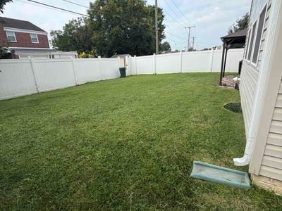 Lawn care service in Dundalk, 21222