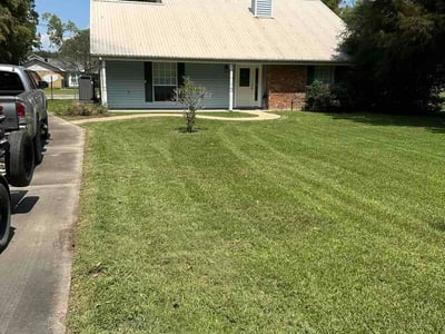 Lawn care service in Saint Martinville, 70582