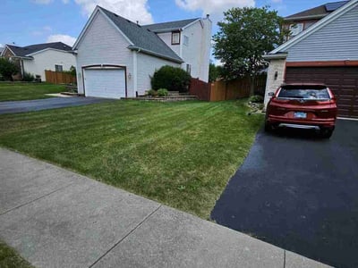 Lawn care service in Bolingbrook, 60490