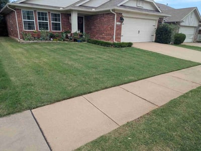 Lawn care service in Oklahoma City, 73128