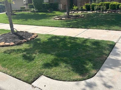 Lawn care service in Richmond, 77469