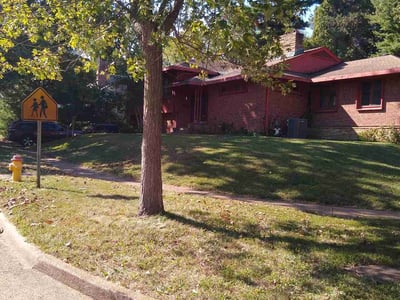 Lawn care service in St. Louis, 63121