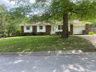 Lawn care service in Republic, 65738