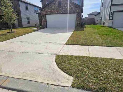 Lawn care service in Brookshire, 77423