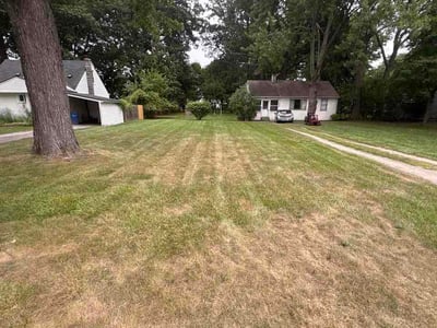 Lawn care service in Warren, 48092