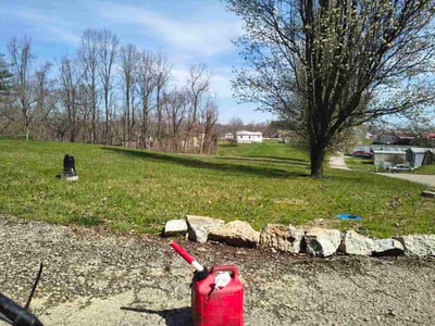 Lawn care service in Saint Albans, 25177