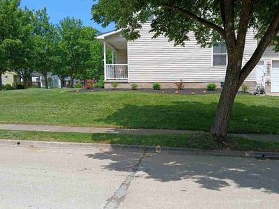 Lawn care service in Akron, 44320