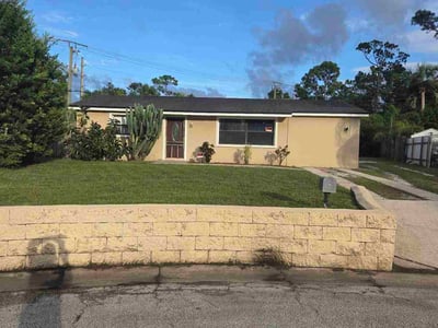 Lawn care service in South Daytona, 32119