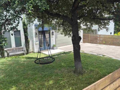 Lawn care service in Austin, 78704