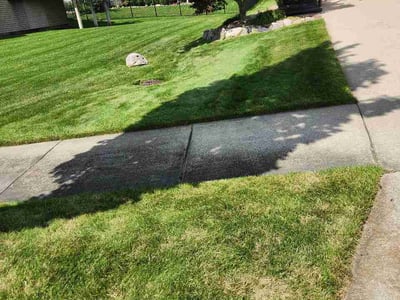 Lawn care service in Waterford Township, 48329