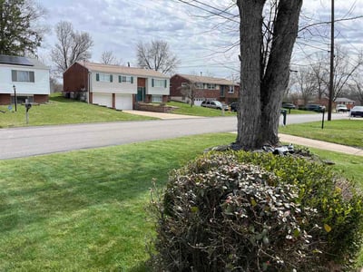 Lawn care service in Pittsburgh, 15235