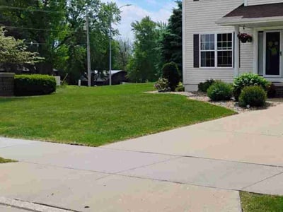 Lawn care service in Urbandale, 50323