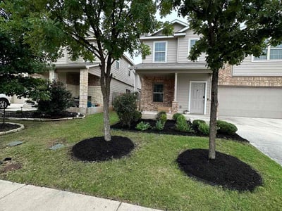Lawn care service in Austin, 78744
