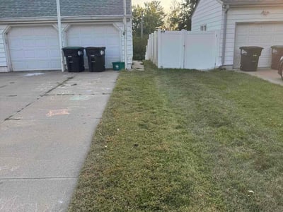 Lawn care service in Omaha, 68114