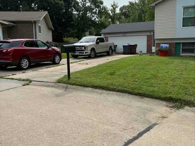 Lawn care service in St. Peters, 63376