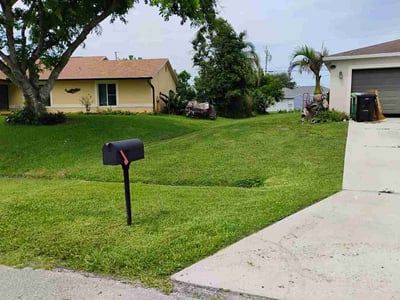 Lawn care service in Port St. Lucie, 34953