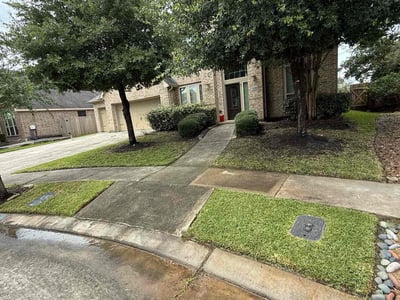Lawn care service in Houston, 77044