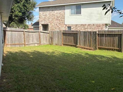 Lawn care service in Houston, 77047