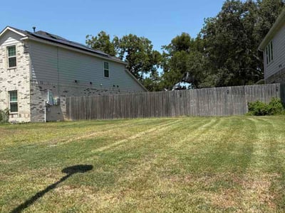 Lawn care service in West Columbia, 77486