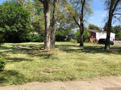 Lawn care service in , 