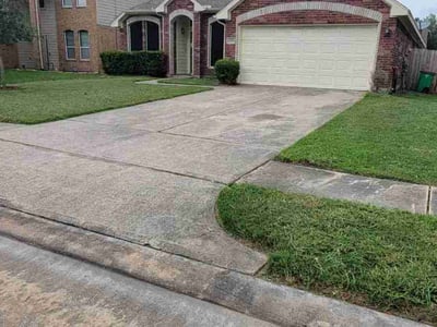 Lawn care service in Fresno, 77545