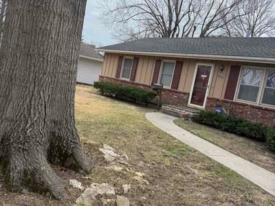 Lawn care service in Kansas City, 64137