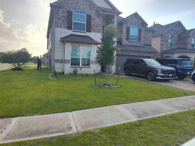 Lawn care service in Katy, 77493