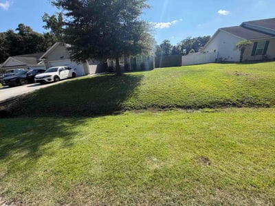 Lawn care service in Richlands, 28574